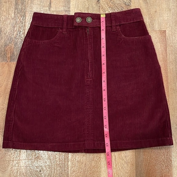 HOLLISTER Corduroy Ultra High Rise Mini Skirt size 1 - Picture 8 of 11